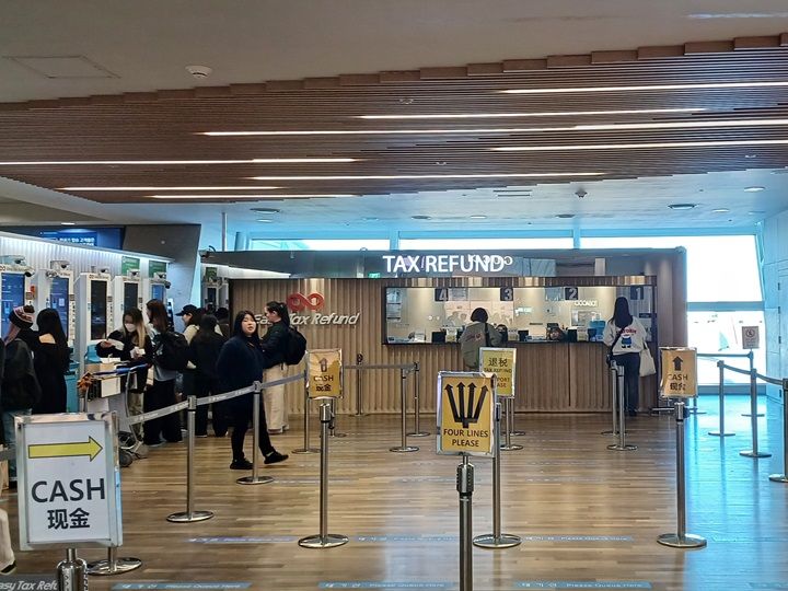 仁川T1 搭乗フロア
28番ゲート向かい
(左)機械(右)カウンター