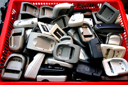 携帯電話充電器、各種あります。