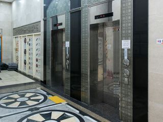 エレベーターで４階へ