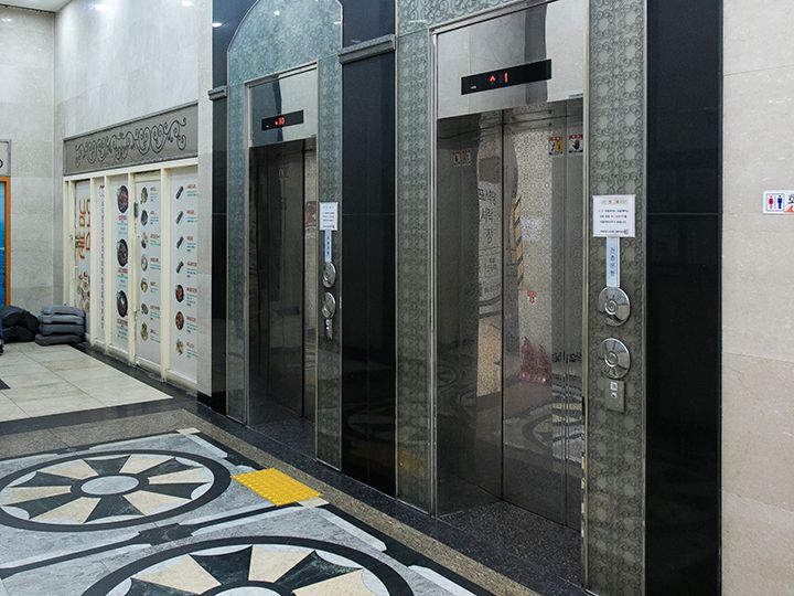 エレベーターで4階へ