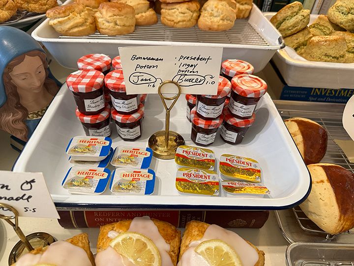 バター、ジャムは別売り