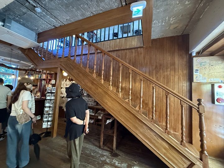 2階へ上がる階段