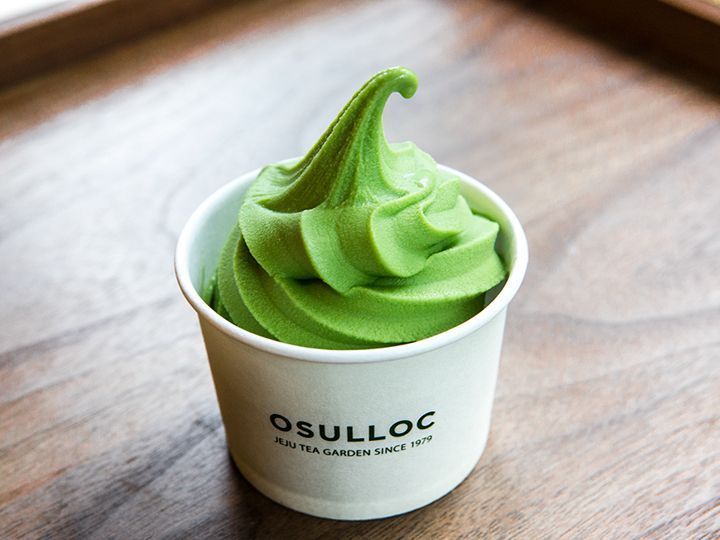「o’sulloc tea museum」では済州島産の濃厚な緑茶ソフトクリームを味わってみて