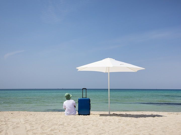 「咸徳(ハムドッ)海水浴場」は、海がエメラルドグリーンに輝く様子から「韓国のモルディブ」とも呼ばれる