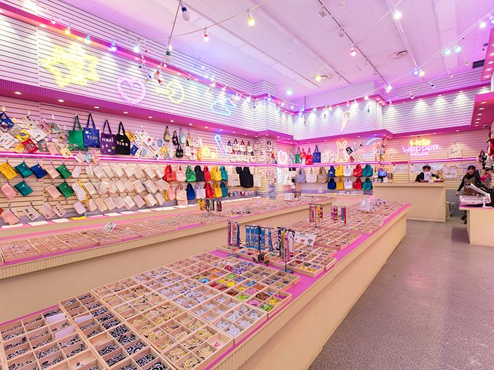 センターには各種ワッペンが並ぶ