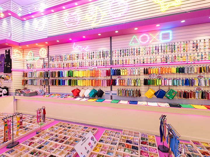 ストラップ素材とサンプルがずらり