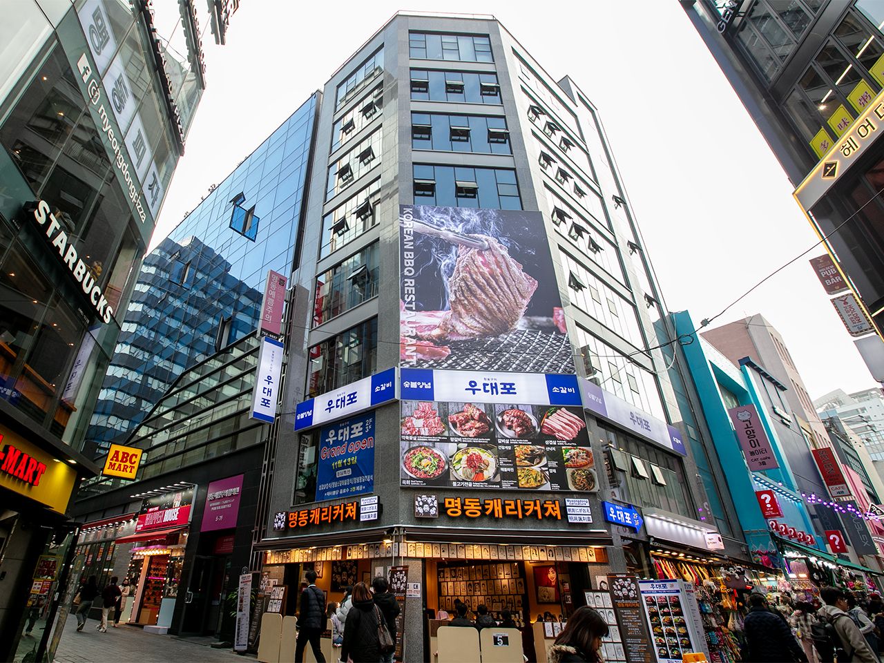 「明洞店」があるビル