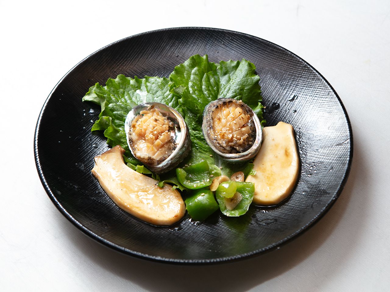 コリコリとした食感と香ばしさが味わえる「アワビのバター焼き」3杯
40,000ウォン