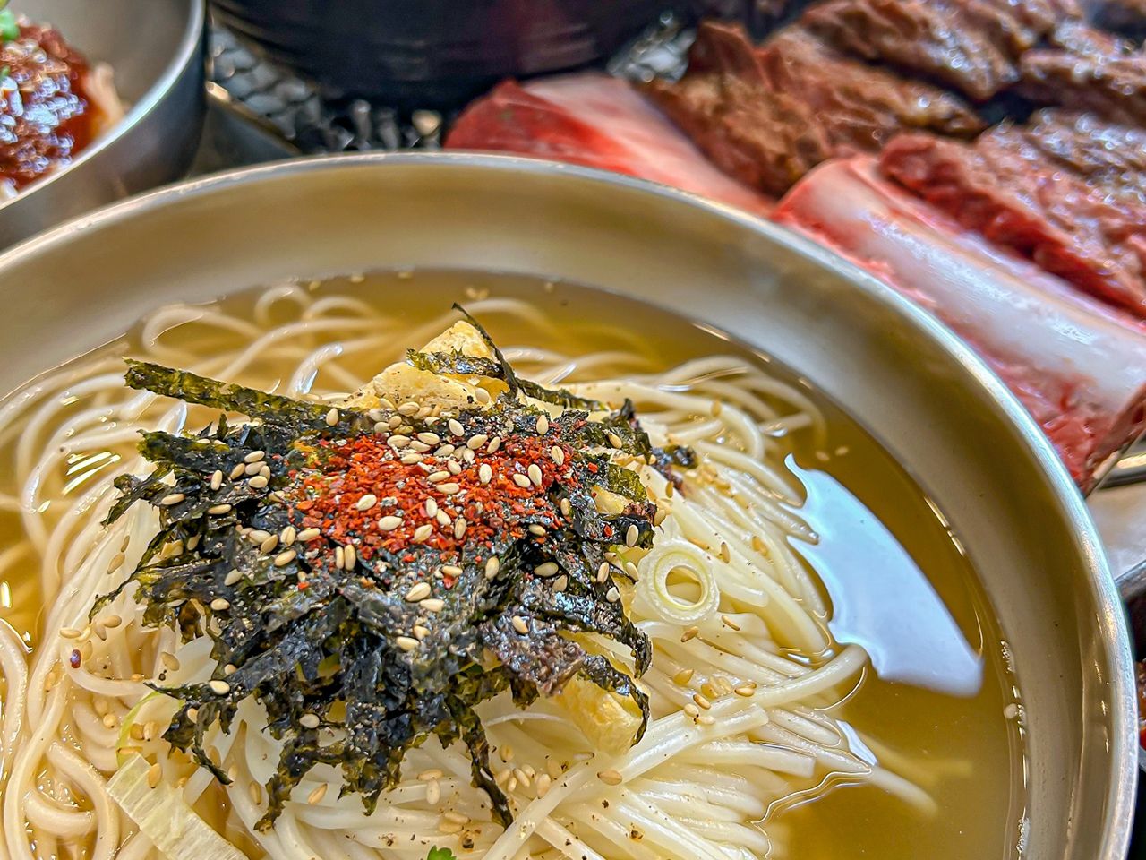 寒い日には温かな素麺「温麺」がピッタリ
10,000ウォン