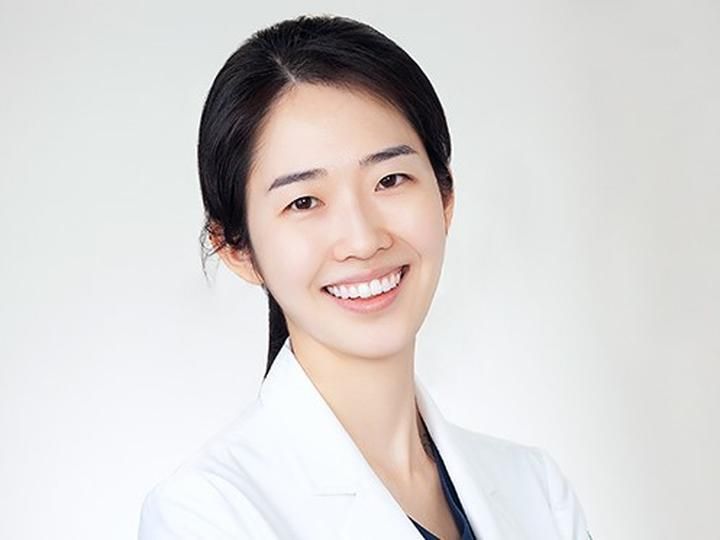 カン・ミンジ院長
・保健福祉部認証 歯科保存科 専門医
・大韓歯科保存学会 認定医
・ソウル大学 歯医学大学院 卒業
・ソウル大学 歯科病院 インターン
・ソウル大学 歯科病院 歯科保存科 レジデント
・ソウル大学 歯医学 修士
・ソウル大学 歯医科学科 歯科保存学 博士 修了
・大韓歯科保存学会 正会員