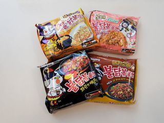 激辛で有名なプルダックポックンミョン・シリーズ
