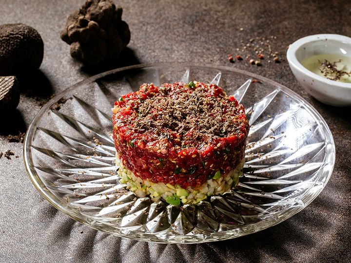 3段になっているユッケ