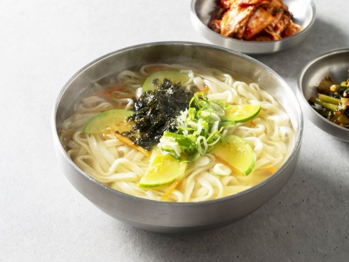 昼食(画像はイメージです)