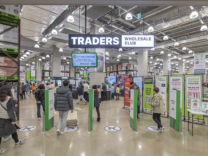 倉庫型マート「TRADERS WHOLESALE CLUB」(地下１階)