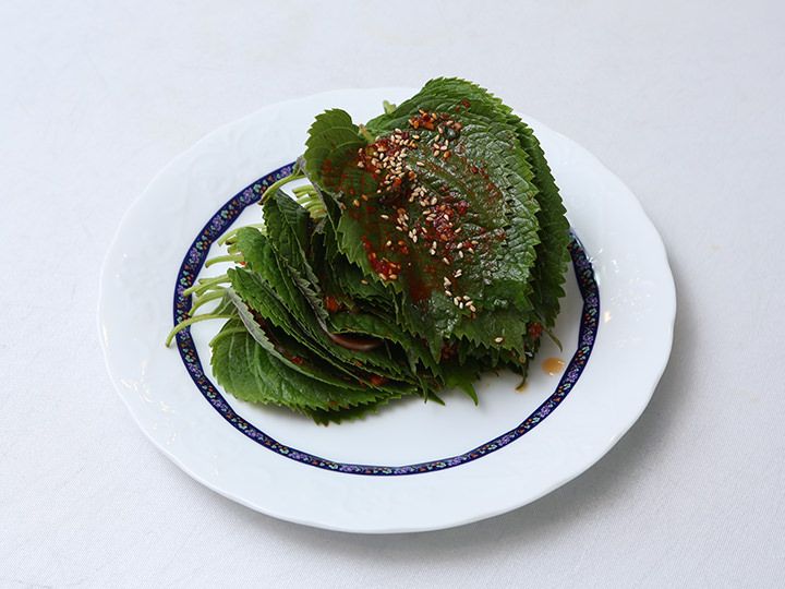 エゴマの葉キムチ
エゴマの香りと唐辛子の相性抜群!ご飯何杯でもいけちゃう