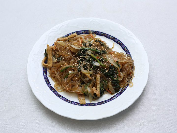 春雨炒め(チャプチェ)
野菜たっぷり♪韓国春雨のタンミョン