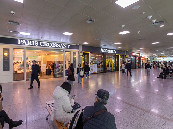 ファーストフード店、ベーカリーカフェなど