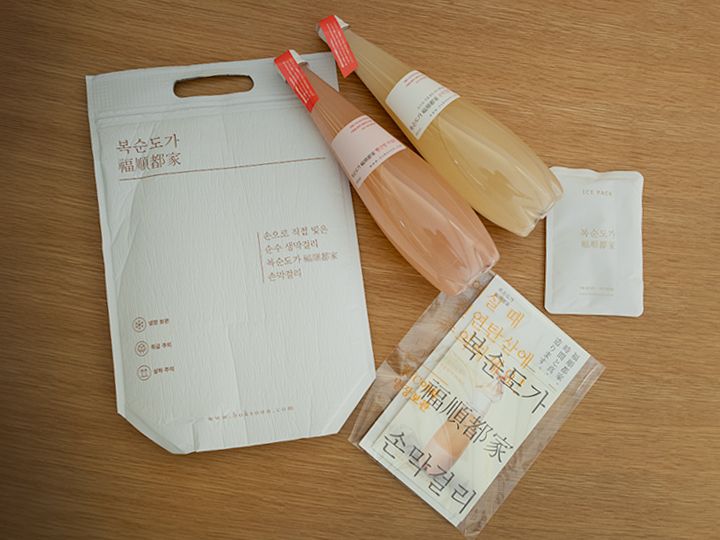 日本語のパンフレットや保冷剤も入れてくれる