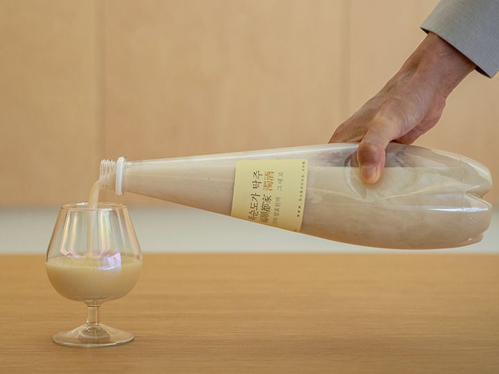 オシャレな透明なボトル