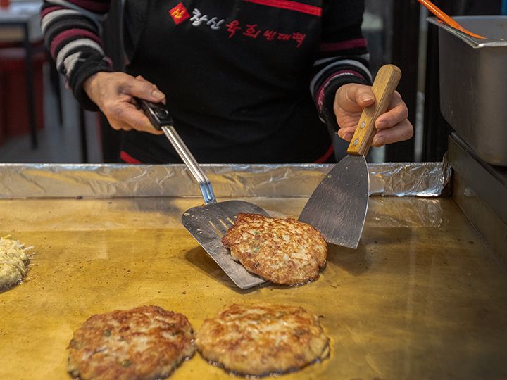 広蔵市場の名物「緑豆チヂミ(ビンデトッ)