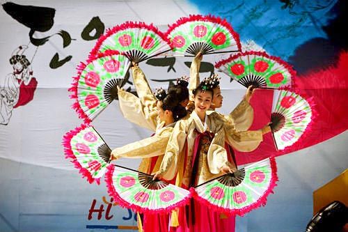 伝統舞踊(プチェチュム)