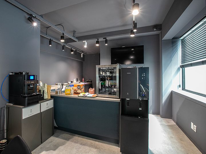 飲み物やクッキーなどのお菓子も用意