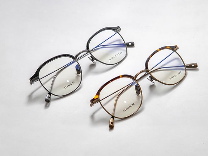 ブローフレーム
レンズを囲む部分の上部がボリュームのあるデザイン。目をはっきり見せる効果があるので、雰囲気を変えたい人におすすめ。