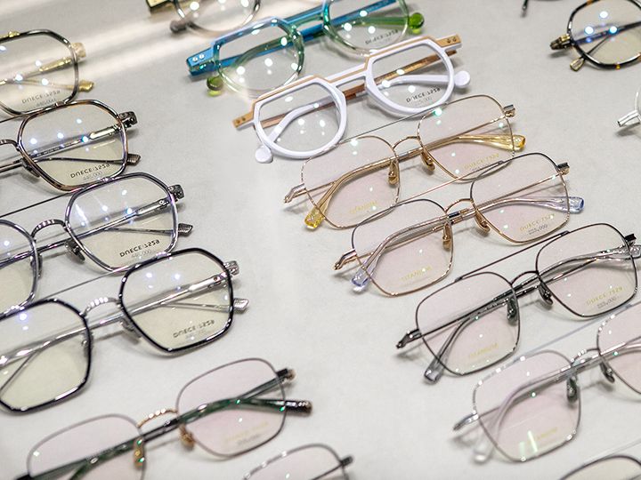 3.レンズ選び
希望のレンズをカウンセリングを通じて選びます。