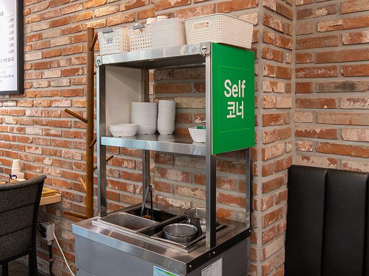 キムチのお代わりもセルフで