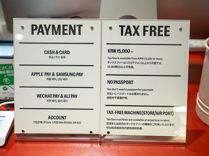 日本語も書いてある案内文