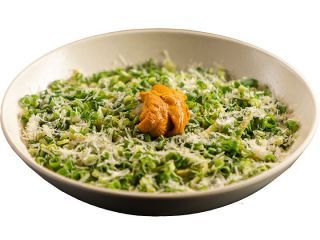 ウニ・バジル味パスタ ※写真提供：ジンジャッカキ
