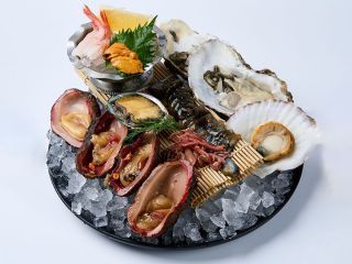 貝の盛り合わせ ※写真提供：ジンジャッカキ