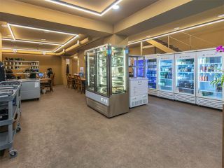 １階の伝統酒コーナー