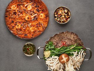 セットメニュー(牛肉鍋＋キムチチヂミ) ※写真提供：明洞中央会館