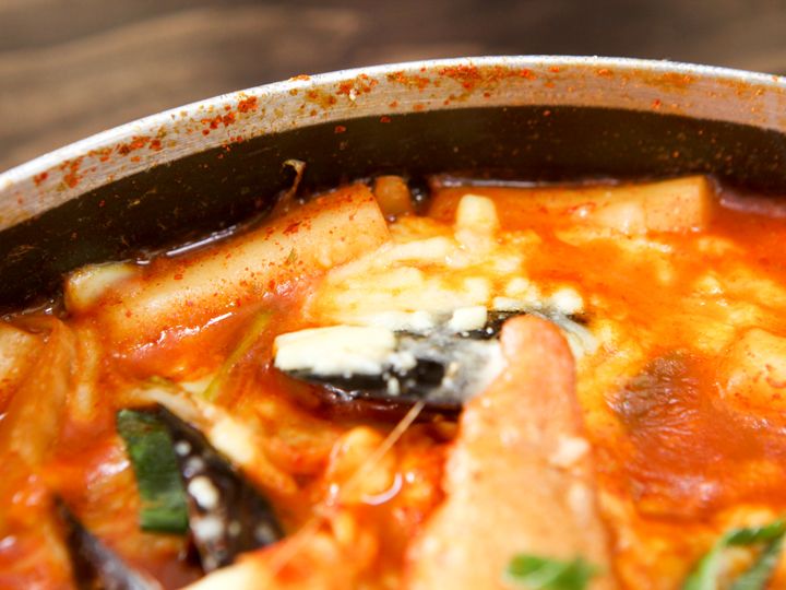 チーズの旨みが染み出た甘辛スープ