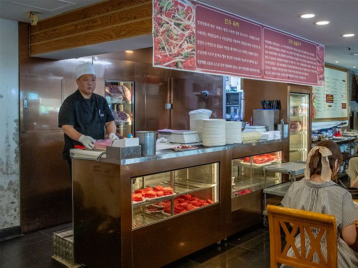 1階の精肉キッチン