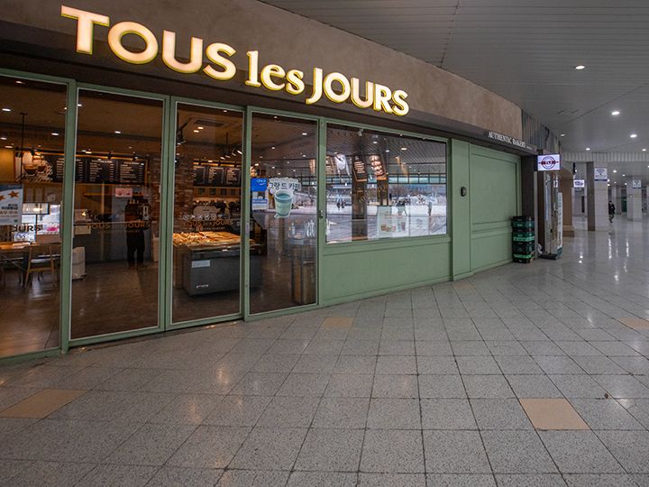 1階ベーカリーカフェ