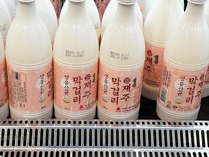 「ご当地マッコリ」
チェジュ島にもご当地マッコリがあり、オーソドックスなものから、ミカン味のマッコリ、名物のピーナッツ味のマッコリなどがあります。