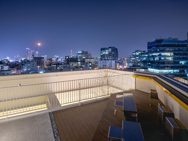 夜の屋上テラス