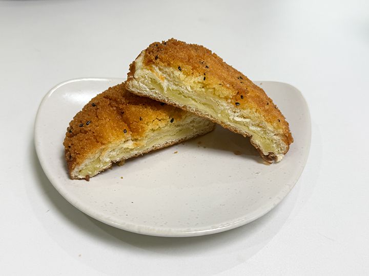 サツマイモ味のそぼろパン