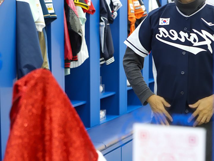 好みのチームのユニフォームを着て写真撮影もOK！