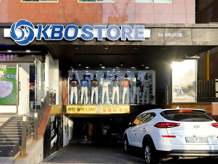 お店の入口、英語で書いてあるので分かりやすい