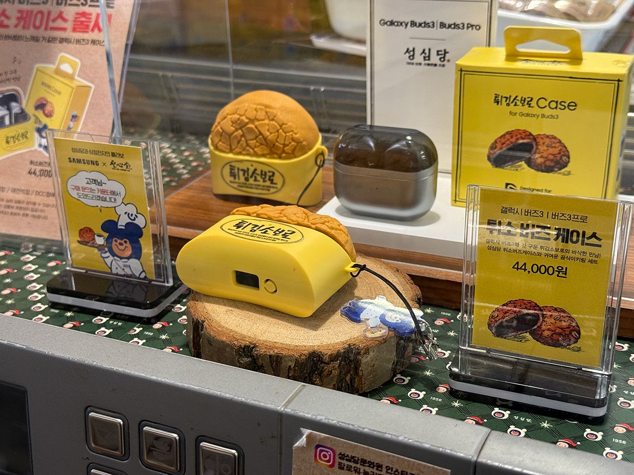 イヤホンケースなど