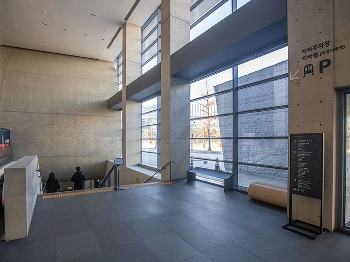 終演後は地下から地下鉄駅へ移動