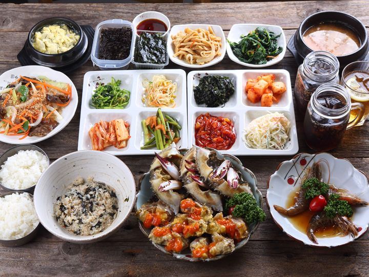 チャプチェやケランチム(卵蒸し)などサイドメニューも豊富