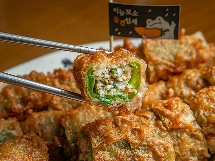 ひき肉や野菜を敷き詰めて揚げたコチュティギム