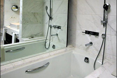 足を伸ばしても広々