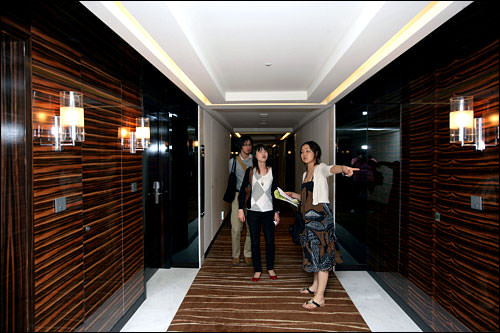 コネストスタッフの部屋あそこかな?