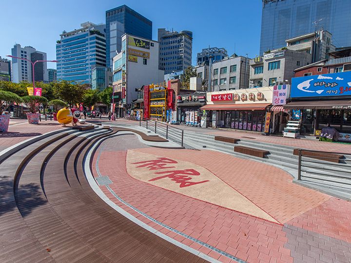 R2(弘大歩きたい通り)
停留所番号:13