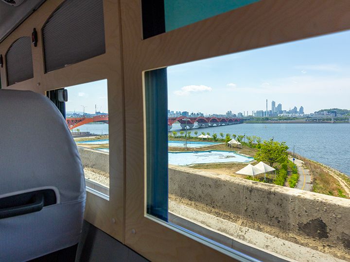 車窓からの漢江の眺め